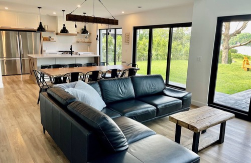 Lac-Etchemin Ski Chalet | Luxurious waterfront cottage