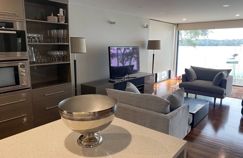 Coal Point House | Luxurious Waterfront at Lake Macquarie