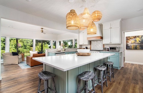 Hot Springs Village House | Luxurious Waterside Retreat on Lake Balboa