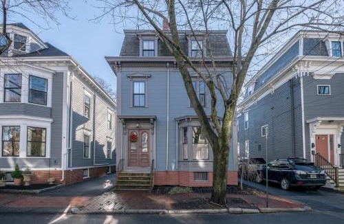 West End House | Luxurious West End Historic Townhome - The Cushman