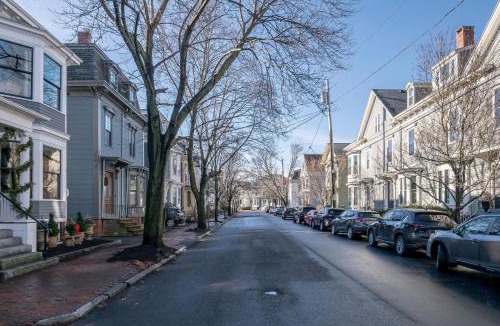 West End House | Luxurious West End Historic Townhome - The Cushman