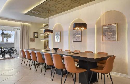 Four Corners House | Luxurious Windsor Cay Retreat with Theater & Pool