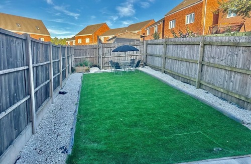 Wolverhampton House | Luxurious Wolverhampton Retreat with 4 Bedrooms