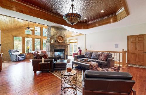 Arkdale House | Luxurious Wooded Retreat