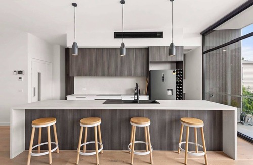 Anglesea House | Luxuriously Appointed Townhouse – River and Beach