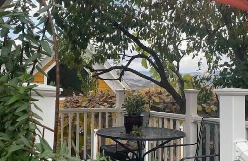 Historic Railroad District Apartment | Luxuriously comfortable & peaceful getaway downtown Ashland, with views.