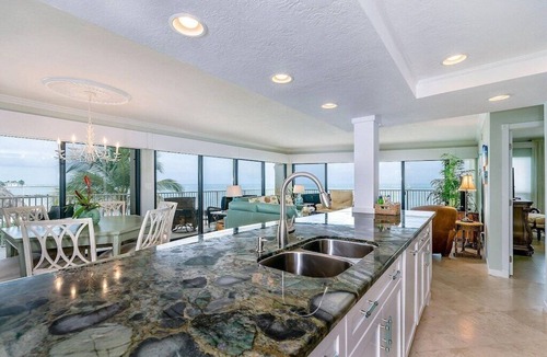 Key Colony Beach Condo | Luxuriously Remodeled & Expansive Wraparound Ocean Views