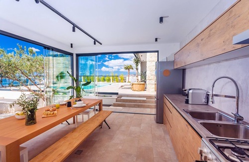 Kastel Gomilica Villa | Luxurius Villa Aria with heated 45sqm pool, jacuzzi and seaview