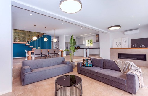 Kastel Gomilica Villa | Luxurius Villa Aria with heated 45sqm pool, jacuzzi and seaview
