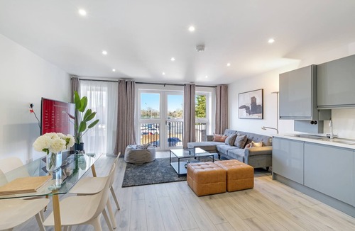 Yiewsley Apartment | Luxury 1 & 2 bed Apartment free parking