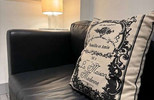 Cannock Apartment | Luxury 1 BDR Apartment