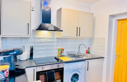 Pudsey Apartment | Luxury 1 bed apartment, sleeps 4, free parking.