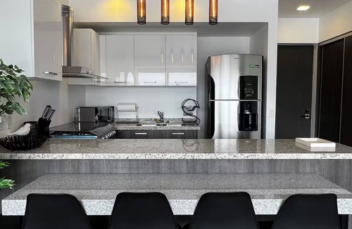 Toluca City-Centre Apartment | Luxury 1 bedroom 2 baths Downtown with Office