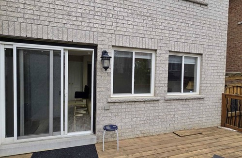 Ajax Apartment | Luxury 1 Bedroom apartment with private backyard