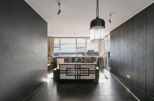 Elizabeth Bay Apartment | Luxury 1 Bedroom Apt with Harbour Views & Parking