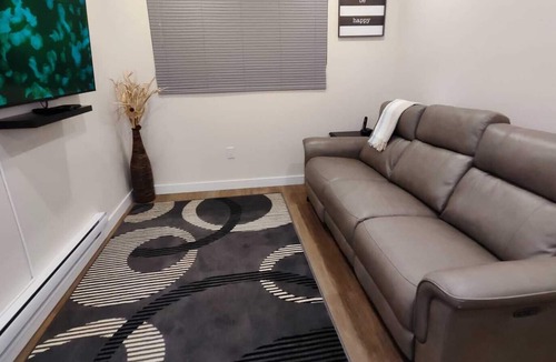 Winnipeg House | Luxury 1 Bedroom Basement Suite