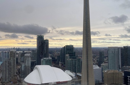 Central Waterfront Condo | Luxury 1 Bedroom Condo with CN Tower & Lakeview