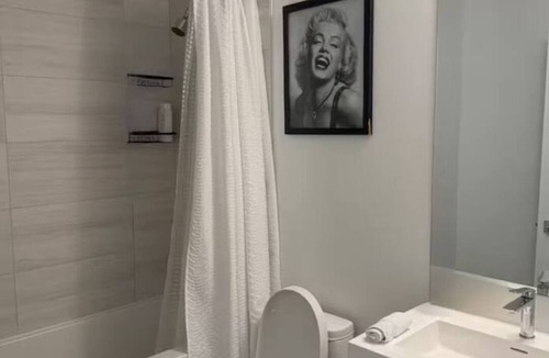 Vaughan Condo | Luxury 1 Bedroom Condo w/Gym | Near Vaughan Mills