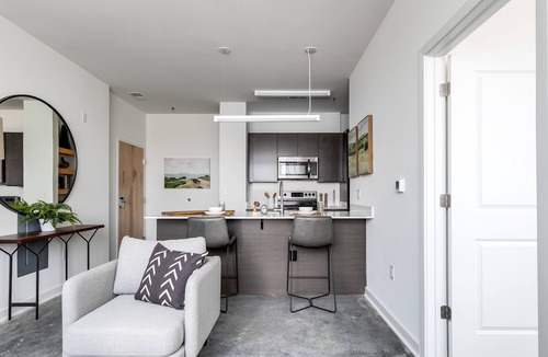 Richmond Apartment | Luxury 1 Bedroom Unit In Scotts Addition