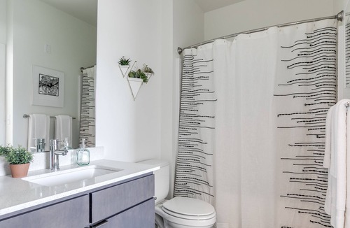 Richmond Apartment | Luxury 1 Bedroom Unit In Scotts Addition