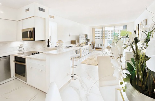 West Avenue Apartment | Luxury 1-Bedroom with Spectacular Bay View