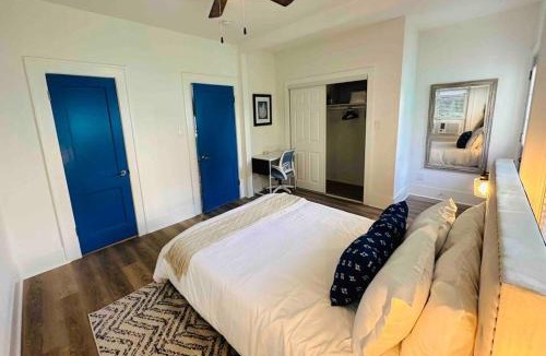Montrose Cabin | Luxury 1 BR Montrose - Cagliari at The Italian Plaza
