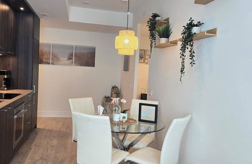 Wychwood Condo | Luxury 1+Den w/Parking | Downtown Toronto