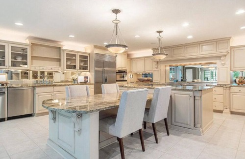 Ashland House | Luxury 10 Bedroom Retreat for Family Reunions or Corporate Outings in Ashland,NE