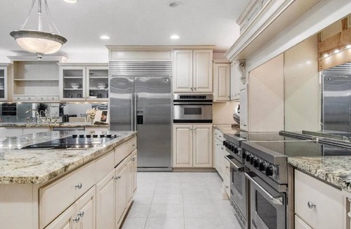 Ashland House | Luxury 10 Bedroom Retreat for Family Reunions or Corporate Outings in Ashland,NE