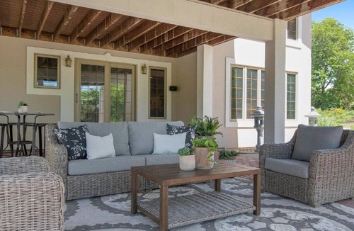 Ashland House | Luxury 10 Bedroom Retreat for Family Reunions or Corporate Outings in Ashland,NE