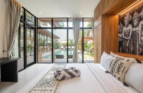 Batubelig Villa | Luxury 12BR Villa 400m to Café Del Mar Beach