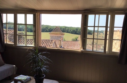 Lavardens House | LUXURY 13th CENTURY, MEDIEVAL VILLAGE BARN CONVERSION (Sleeps up to 4 people)