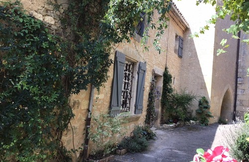 Lavardens House | LUXURY 13th CENTURY, MEDIEVAL VILLAGE BARN CONVERSION (Sleeps up to 4 people)