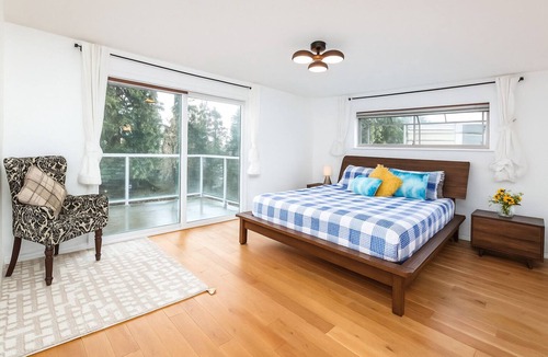 Mercer Island Hotel | Luxury 180 degree Lake View