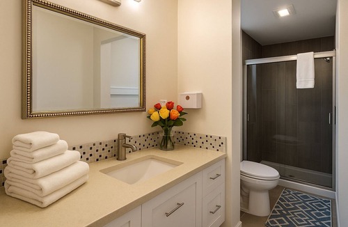 Mercer Island Hotel | Luxury 180 degree Lake View