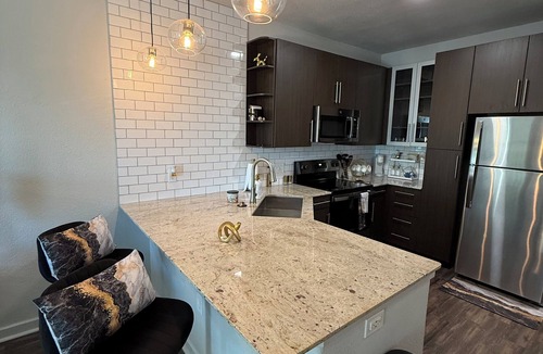 Old East Dallas Apartment | Luxury 1B Downtown Dallas Cityview + Pool