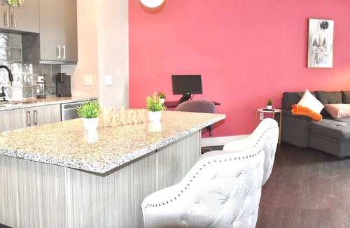 Peoplestown Apartment | Luxury 1B1B High Rise in Downtown