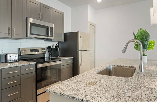 Stony Ridge North Apartment | Luxury 1BD/1BA Near The Airport 5953