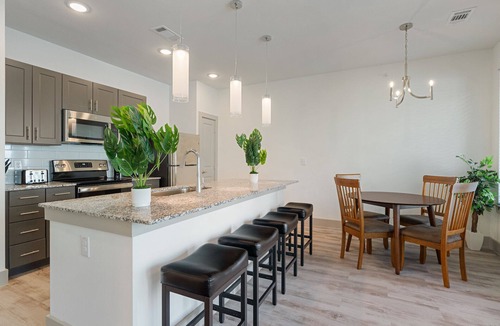 Stony Ridge North Apartment | Luxury 1BD/1BA Near The Airport 5953