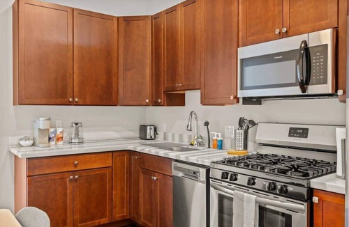 Southwark Apartment | Luxury 1BD | 2 Beds | Queens Village