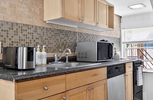 St. Elizabeth's Apartment | Luxury 1BD | Prime Location