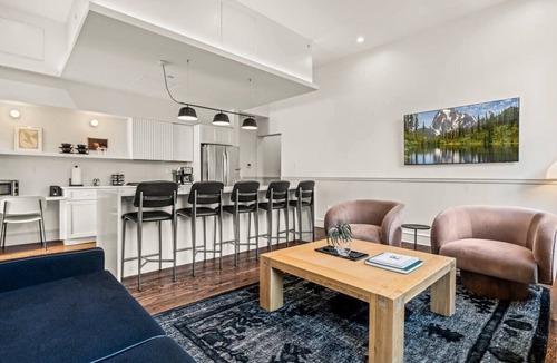 Center City Apartment | Luxury 1BD Rittenhouse Sq. | Hosted By Stay Rafa