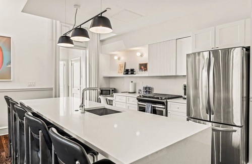 Center City Apartment | Luxury 1BD Rittenhouse Sq. | Hosted By Stay Rafa