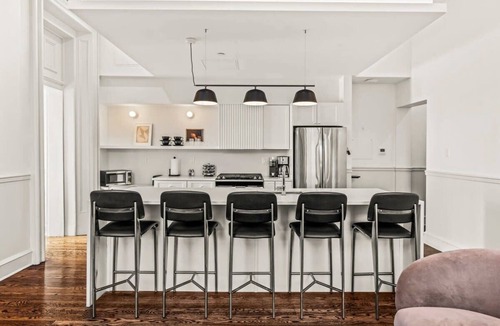 Center City Apartment | Luxury 1BD Rittenhouse Sq. | Hosted By Stay Rafa