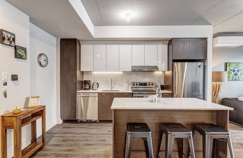 Laval Apartment | Luxury 1BR Apt with Great Views and Gym