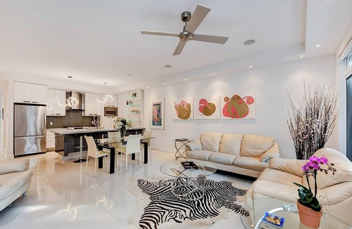 Old Ottawa East Apartment | Luxury 1BR Condo Near Canal & Lansdowne + Parking