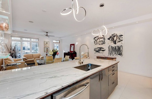 Old Ottawa East Apartment | Luxury 1BR Condo Near Canal & Lansdowne + Parking