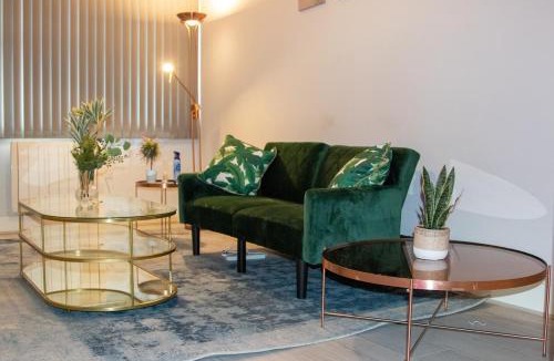 Harlington Apartment | Luxury 1BR Flat Near Heathrow