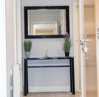 Harlington Apartment | Luxury 1BR Flat Near Heathrow