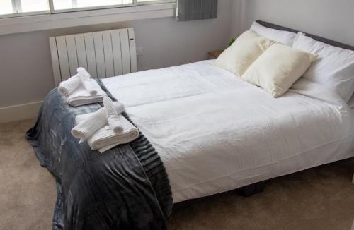 Harlington Apartment | Luxury 1BR Flat Near Heathrow